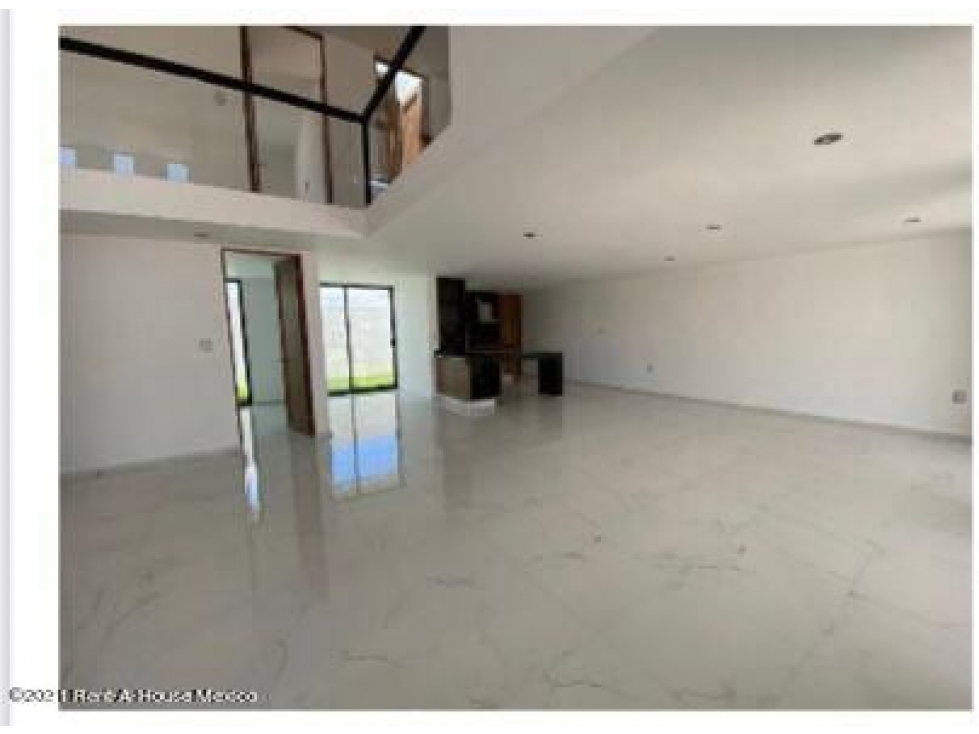 Preciosa Casa en Cd. Maderas con estudio y sala de TV LPD22-259