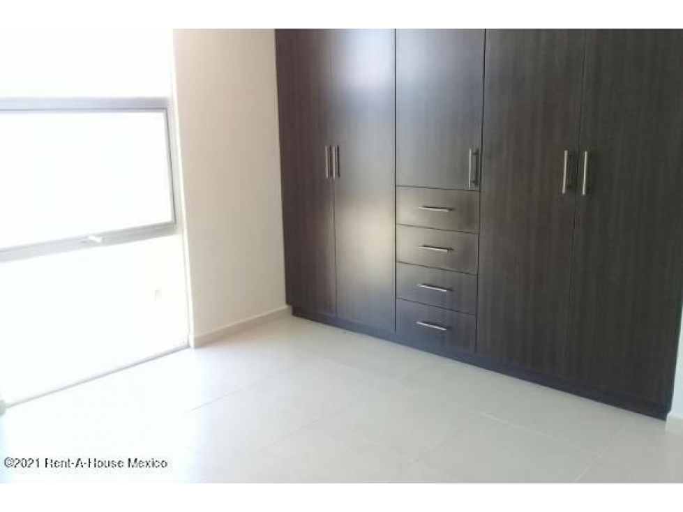 Venta de Departamento con Sala de Tv y Amenidades. Cimatario