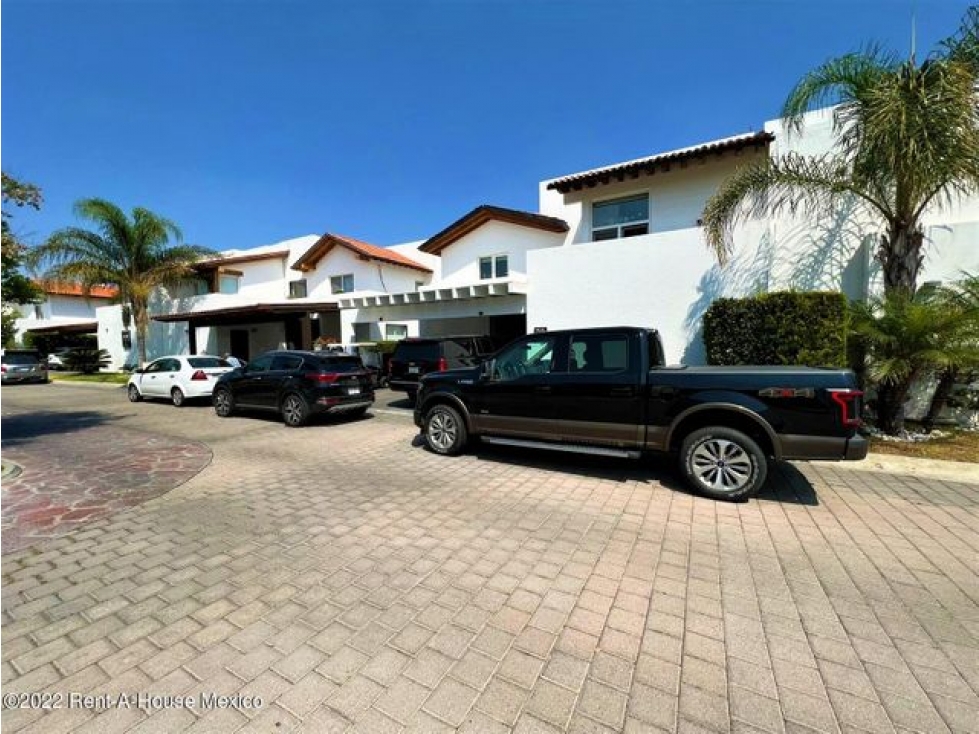 QH1 Residencia con Sótano y Alberca Privada El Campanario Querétaro