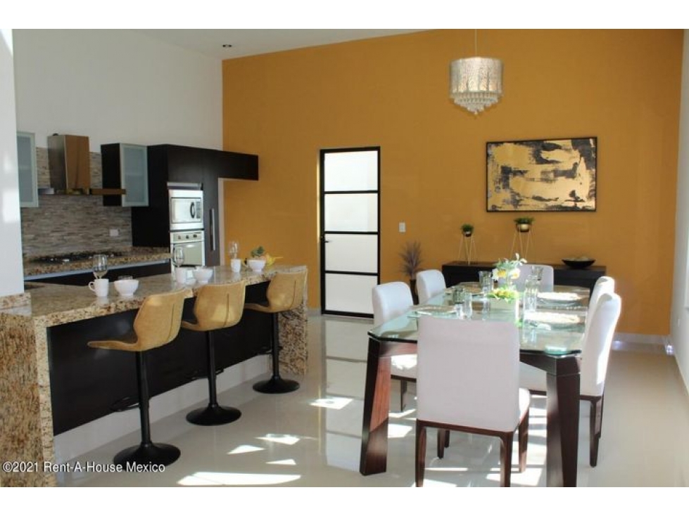 NR-21-1221 EN VENTA BELLA CASA 2 NIVELES 3 RECÀMARAS JURIQUILLA