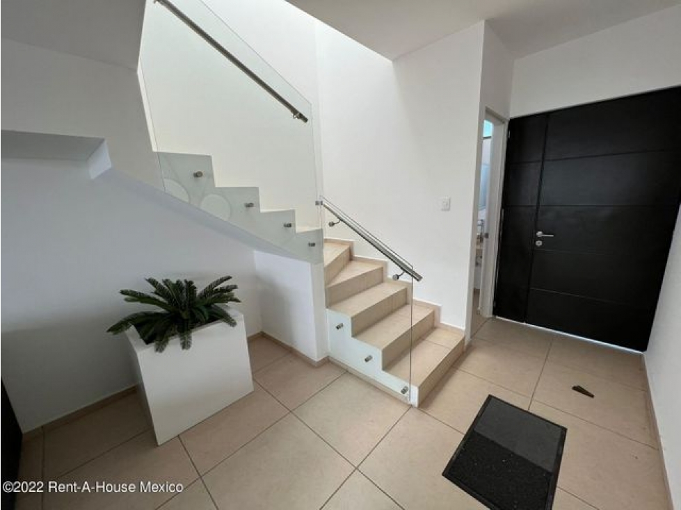 El Mirador, casa con doble filtro de seguridad. VENTA