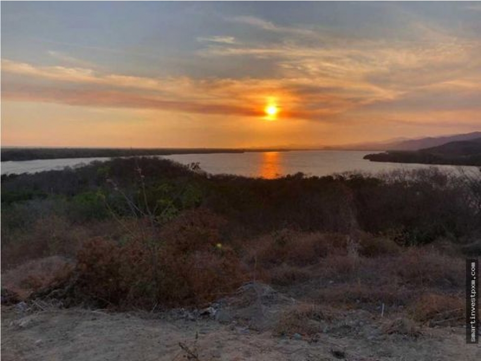 Laguna de Manialtepec / 91,921 m2 / Vista a la laguna