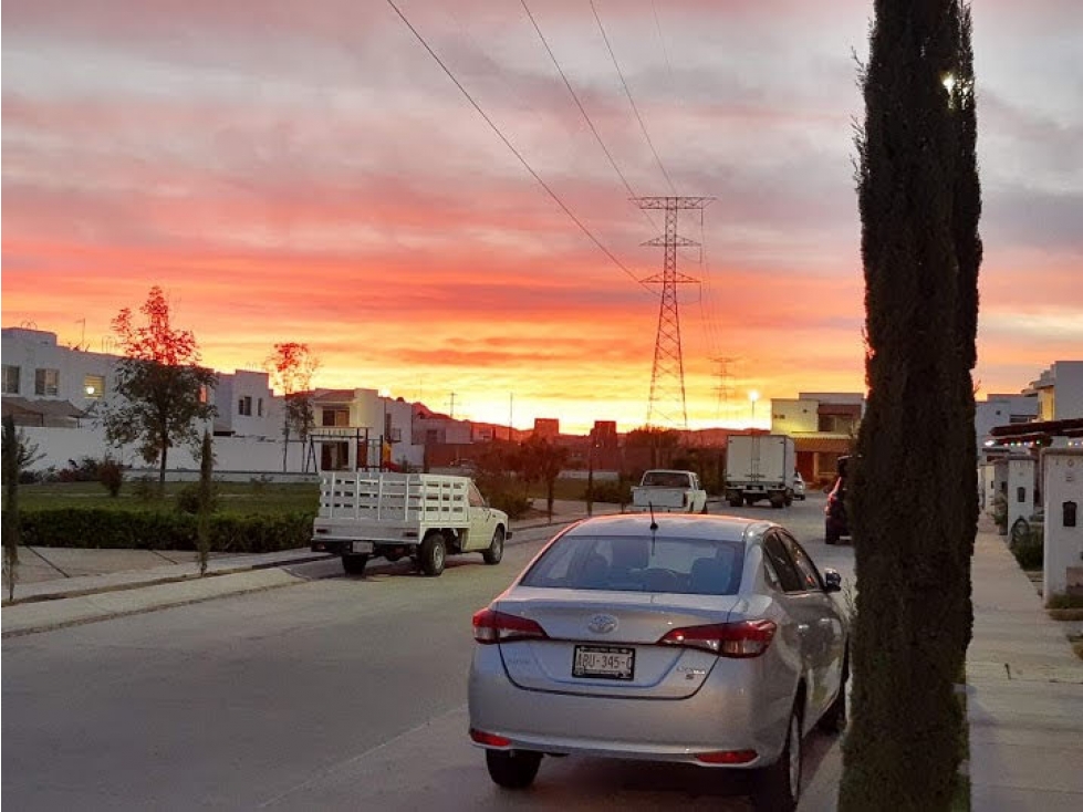 CASA EN RENTA AL NORTE EN RESIDENCIAL BOSQUES DE CIPRÉS