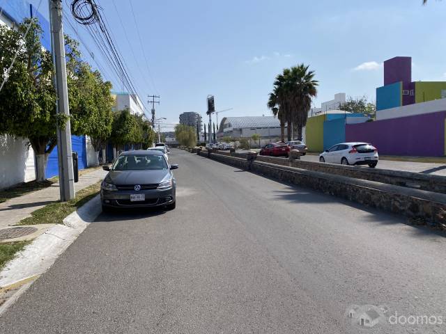 LOCAL EN VENTA EN DENTRO DE PLAZA EN EL CORAZÓN DE JURIQUILLA, IDEAL PARA TU NEGOCIO O INVERSIÓN!