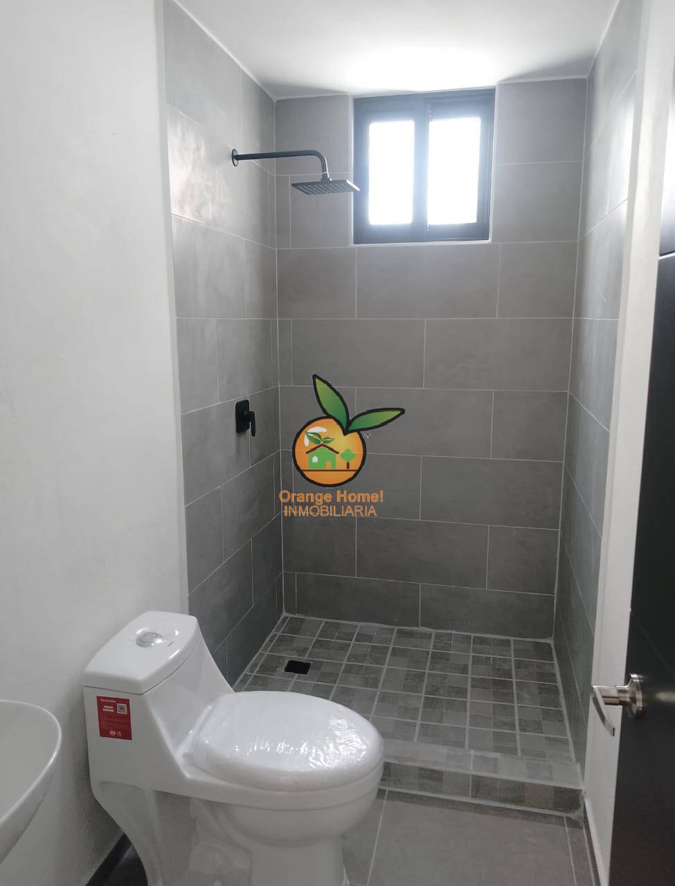 HERMOSA CASA EN VENTA EN FRACC. PRIVADO RES. SANTA FE, ZAPOPAN